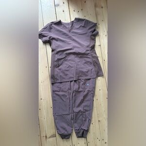 Scrubletics Mauve Scrub Set – Jogger Pants & V-Neck Top – Size L